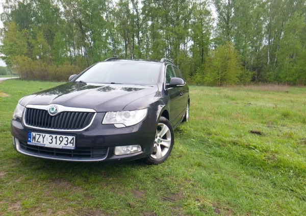 Skoda Superb cena 29000 przebieg: 238000, rok produkcji 2010 z Żyrardów małe 106